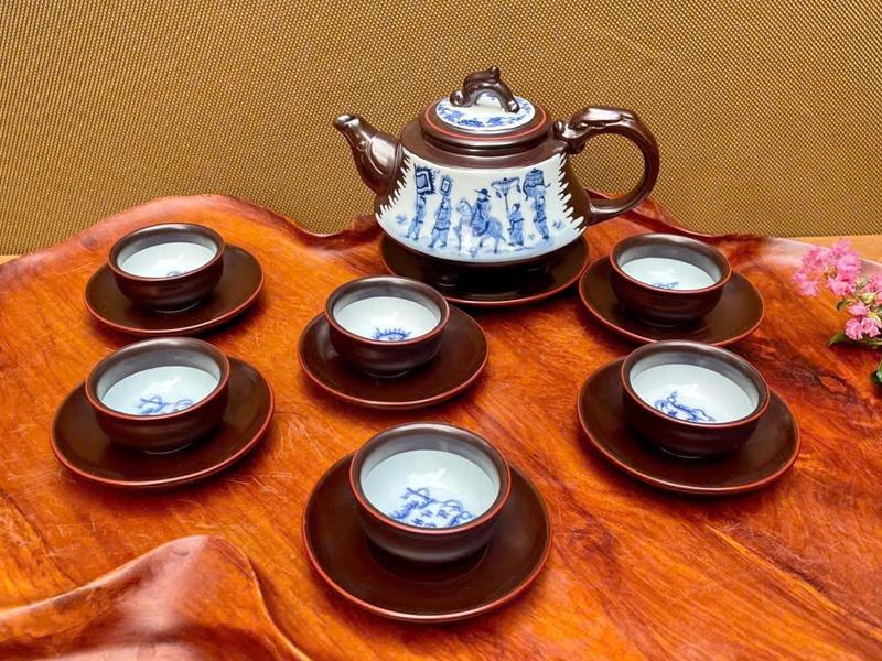 Bộ ấm chén quai rồng vẽ hoa văn Sơn Thuỷ và Mã Đáo thành công