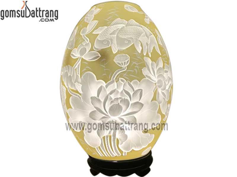 Đèn xông tinh dầu dáng trứng mini khắc hình hoa sen chép nền vàng
