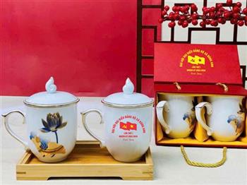 Bộ cốc làm quà tặng đại hội đảng bộ xã Vĩnh Thanh - Hà Nội
