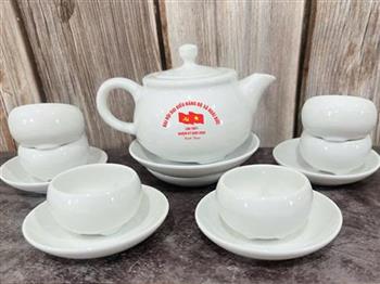 Bộ ấm chén làm quà tặng đại hội đảng các cấp của xã Hoài Đức - Hà Nội