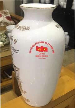Lọ hoa sứ in logo đại hội đảng xã Phúc Thọ - Hà nội được giới thiệu làm quà tặng nhiệm kỳ 2025-2030